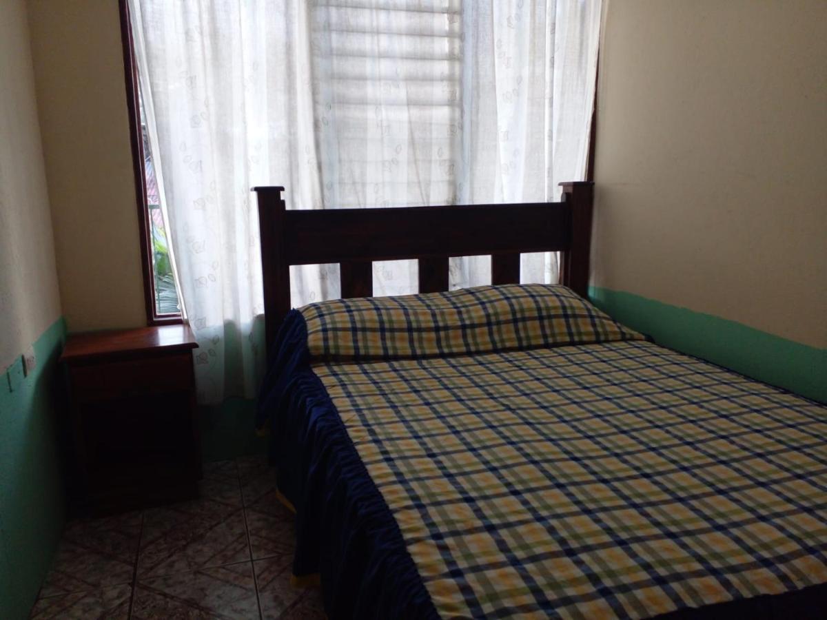 La Pension Backpackers La Fortuna Esterno foto